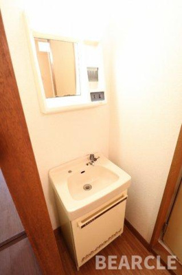 【独立洗面台】 | コーポ陽光 | 独立洗面台あり、毎朝おしゃれに忙しい女性の方におすすめです