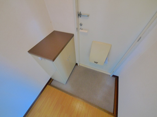 フレグランス左京Bの玄関|収納もある玄関です