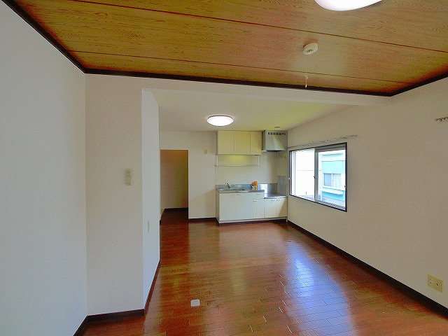 フレグランス左京Bの居間・リビング|ゆったりとした居間です