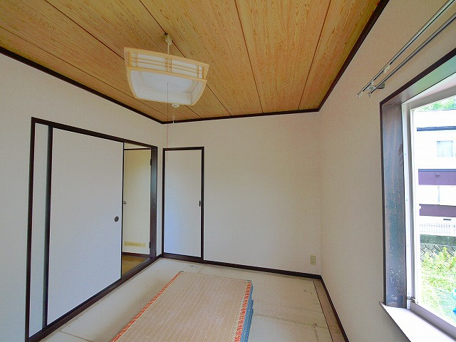 フレグランス左京Bの和室|明るい和室です