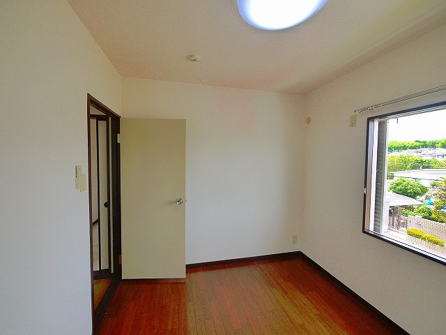 フレグランス左京Bの洋室|使い勝手のいい洋室です