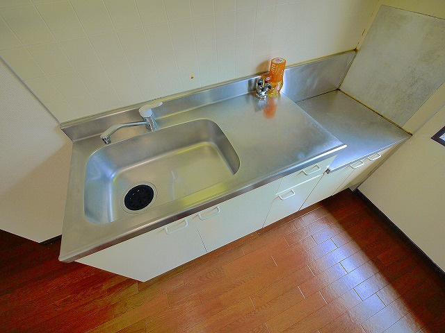 フレグランス左京Bのキッチン|コンパクトなキッチンで掃除もラクラク