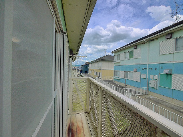 フレグランス左京Bのバルコニー|開放的で明るい空間を演出してくれるバルコニーです