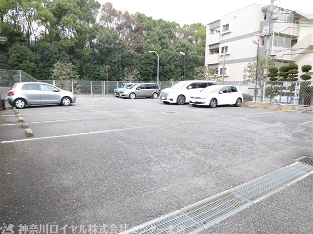 【駐車場】
