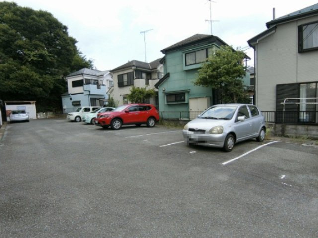 パピヨン渓北の駐車場