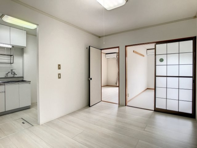 [ｾﾞﾛ賃] キミと育むストーリーの居間・リビング|リビングはホワイトで統一されていて清潔＾＾