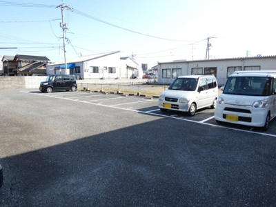 【駐車場】 | サンライフ向日葵 | 駐車場に車を止められます