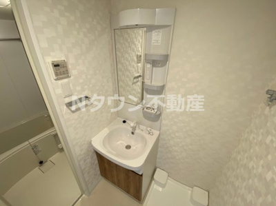 【独立洗面台】 | S-RESIDENCE庄内通North | 朝の支度にも助かる、独立の洗髪洗面化粧台です