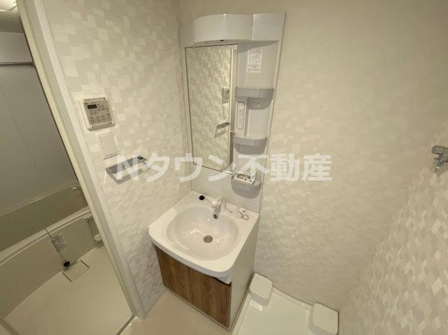 【独立洗面台】 | S-RESIDENCE庄内通North | 朝の支度にも助かる、独立の洗髪洗面化粧台です