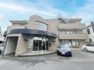 【外観】 | ヴィンテージ感と高級感を兼ね備えた低層型マンション。