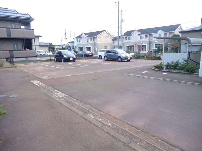 グランシャリオBの駐車場