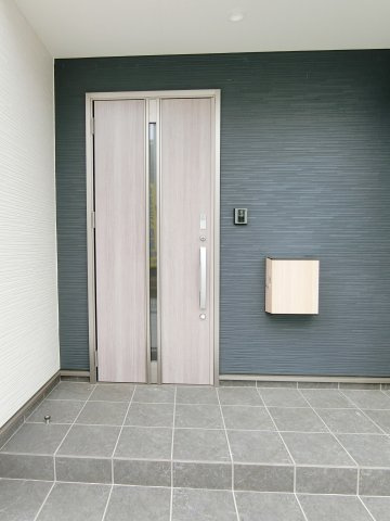 広島市安佐北区可部東４丁目　新築一戸建て（全４棟）の玄関