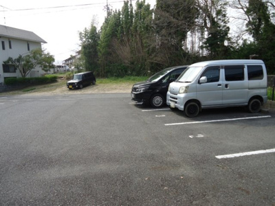 【駐車場】 | ジュネス・Ｋ | 車をお持ちの方に嬉しい駐車場付きの物件です