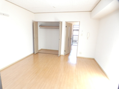 【居間・リビング】 | ジュネス・Ｋ | こちらのリビングで趣味の時間をお楽しみください