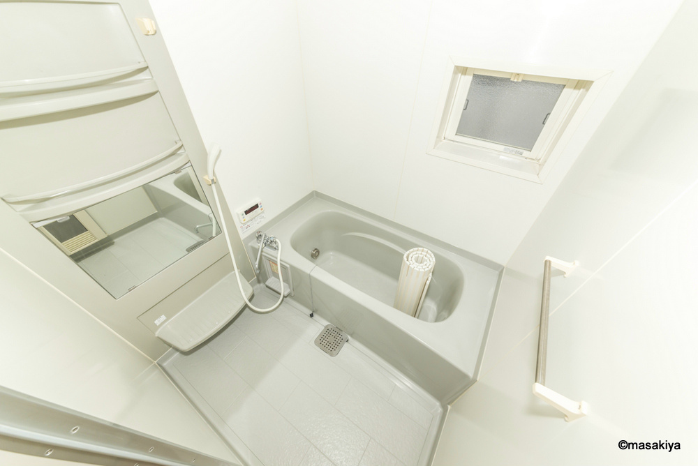 メゾン・ルピナの浴室|お風呂　一坪タイプで広々です。