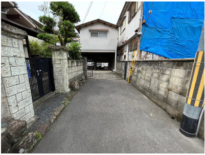 中古戸建　四條畷市中野本町（昭和43年築）の前面道路含む現地写真