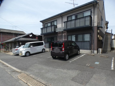 【駐車場】 | スターハイツ | 駐車場があるので、車を買う予定の方も安心です