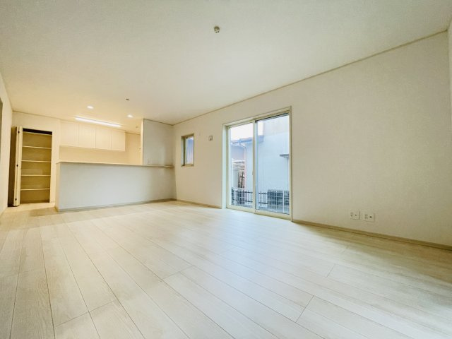 【居間・リビング】 | 熊谷市上之P6  いろどりアイタウン　中古戸建　