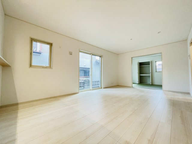 【居間・リビング】 | 熊谷市上之P6  いろどりアイタウン　中古戸建　