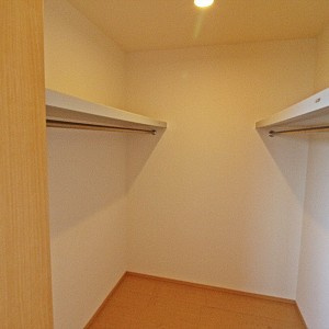【収納】 | アルフォート | ウォークインクローゼット内