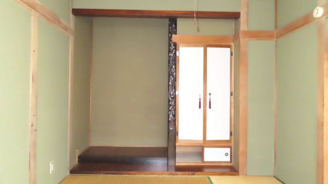 北見市公園町１０１番地１、１０２番地４　中古売家の収納|和室に床の間と仏間があることには、和室の格式を高め、仏壇を適切に配置できるというメリットがあります。仏壇を適切に配置することで、劣化を防ぎ、荘厳な雰囲気を醸し出すことも可能です。