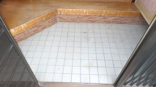 【玄関】 | 北見市公園町１０１番地１、１０２番地４　中古売家 | ホール