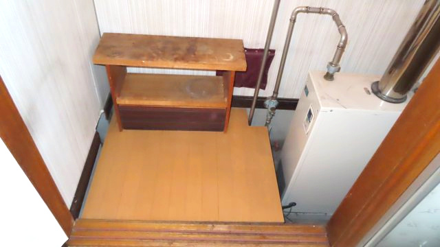 【その他】 | 北見市公園町１０１番地１、１０２番地４　中古売家 | 勝手口