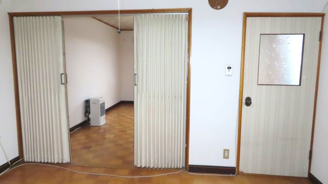 北見市公園町１０１番地１、１０２番地４　中古売家の洋室