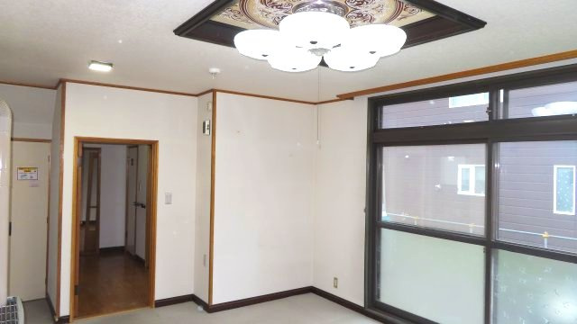 【居間・リビング】 | 北見市公園町１０１番地１、１０２番地４　中古売家