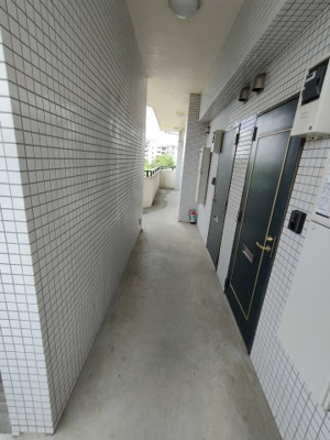 【ロビー】 | アピア | きれいに清掃されたホール