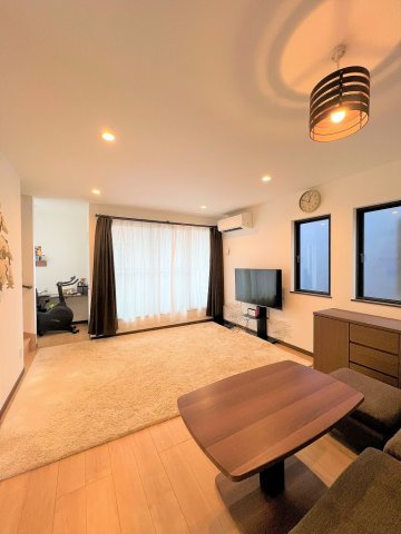 中古／ふじみ野市上福岡3丁目の居間・リビング|こちらの居間で趣味の時間をお楽しみください