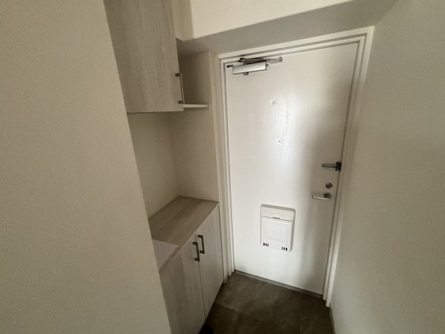 ハイツまやの玄関