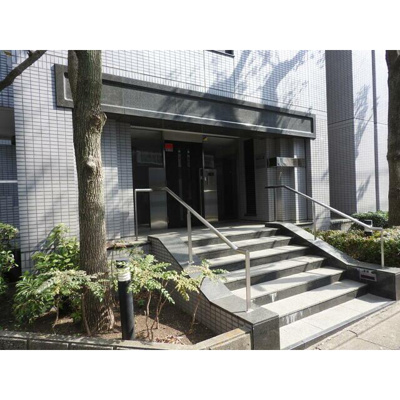 【エントランス】 | シュロス123 | 清潔なエントランスです