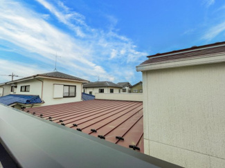 【展望】 | 近隣は戸建てが多いため空が広く見えます。