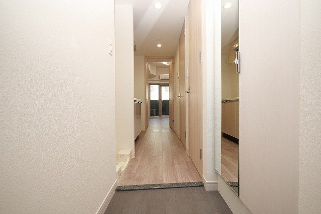 プレサンス松屋町ヴィゴラスの玄関