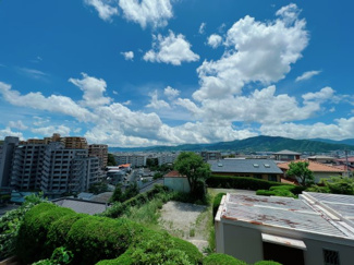 【展望】 | 南西向きバルコニーからの展望。遮る建物が無く、素敵な景観と暖かい日差しをお部屋に運んでくれます♪