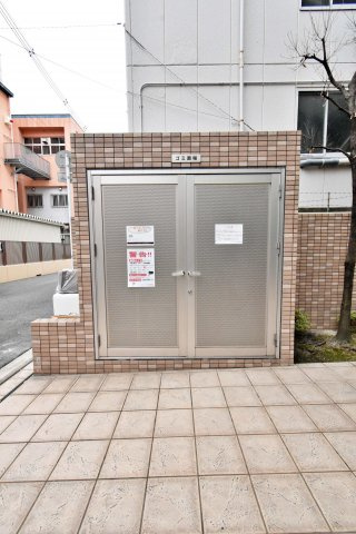 クリスタルグランツ難波のエントランス