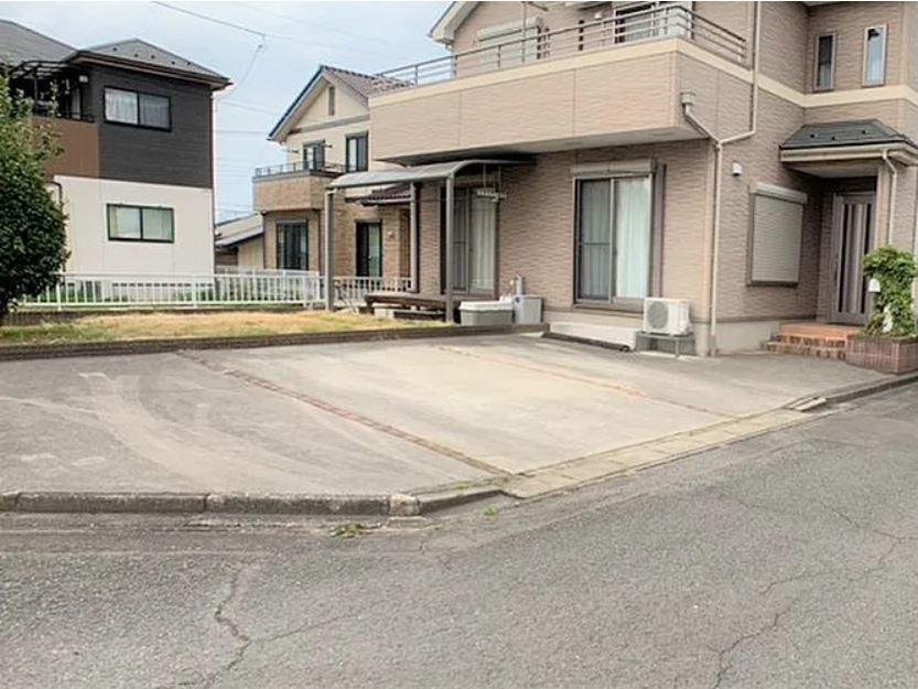 玉村町角渕　中古の駐車場