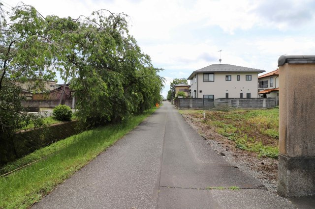足利市田所町の売地の前面道路含む現地写真