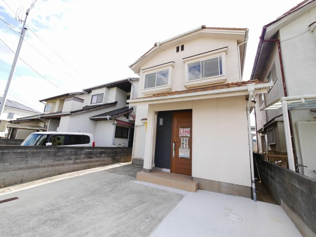 姫路市飾東町佐良和リノベーション中古戸建　の外観|カースペース増設で2台可能＾＾