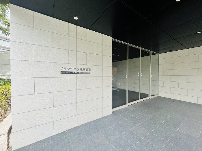 池田市畑２丁目の中古マンションのエントランス