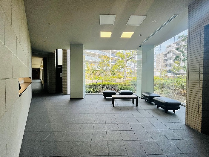 池田市畑２丁目の中古マンションのエントランス