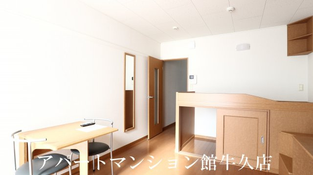 レオパレス千現の居間・リビング|画像9