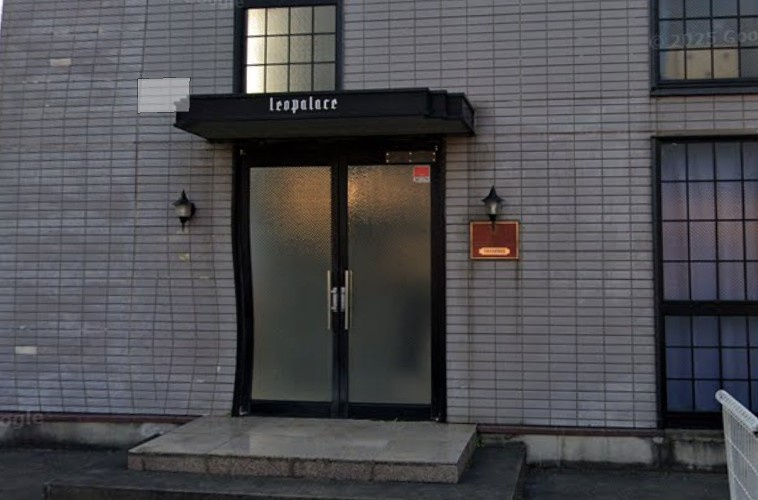 レオパレススカイハイライズのエントランス