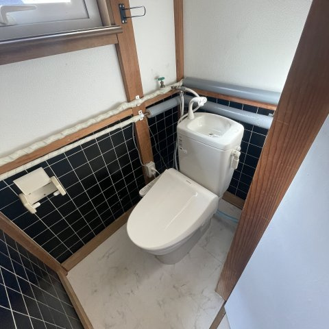 室蘭市絵鞆町3丁目6-18戸建のトイレ