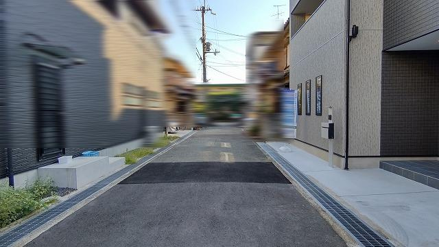 箕面市桜井２丁目の新築一戸建の前面道路含む現地写真