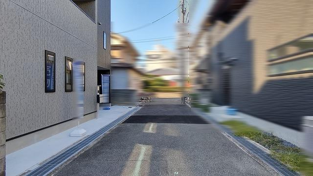 箕面市桜井２丁目の新築一戸建の前面道路含む現地写真