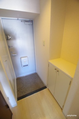 新大阪セレニテ　仲介手数料無料の玄関