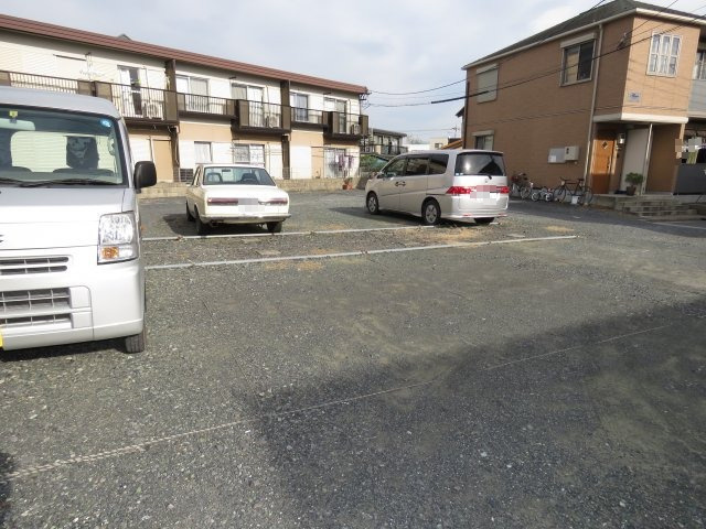 数野ハイツA棟の駐車場