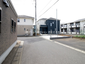 【前面道路含む現地写真】